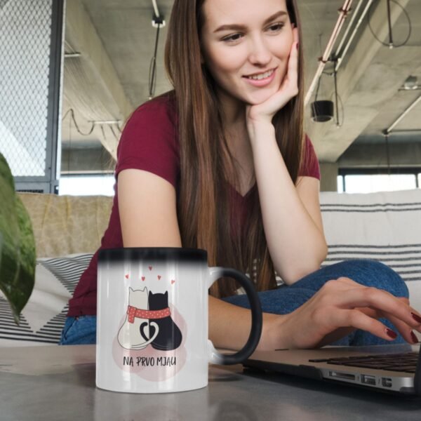 magična šolja na prvo mjau