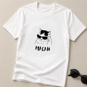 Muška pamučna majica sa mačkom Macan u beloj boji sa ilustracijom mačke sa crnim naočarima – macketinashop