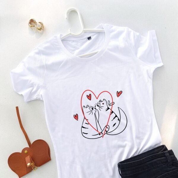 bela ženska majica mace u ljubavi