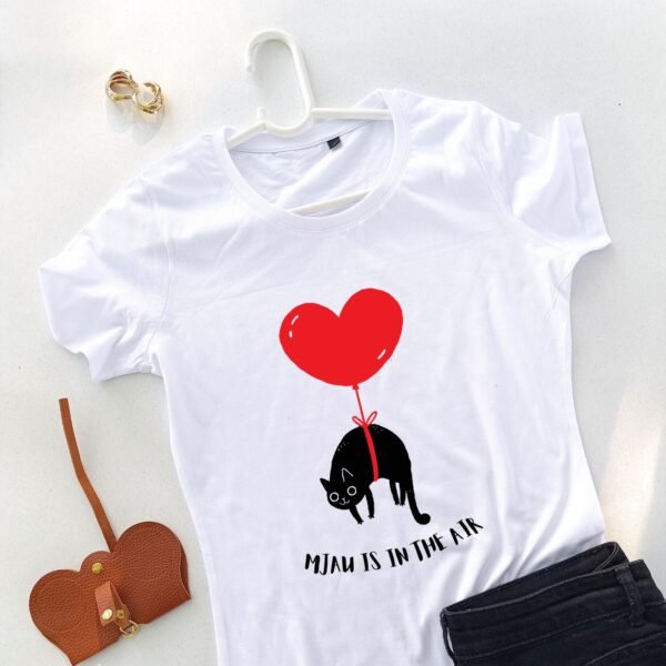 bela ženska majica mjau is in the air