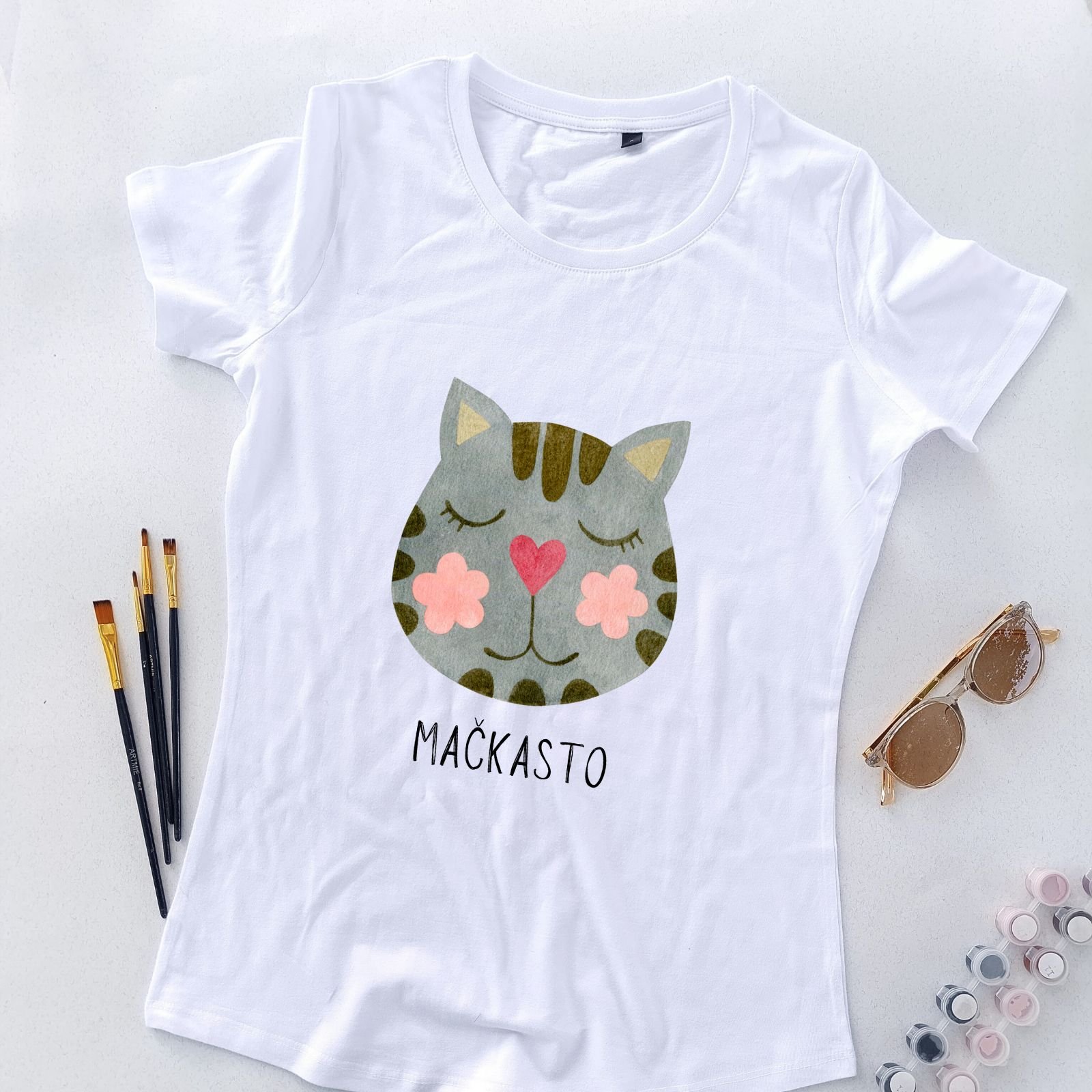 bela ženska majica mačkasto