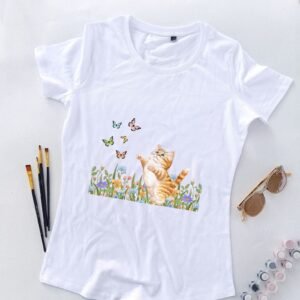 bela ženska majica maca i cveće