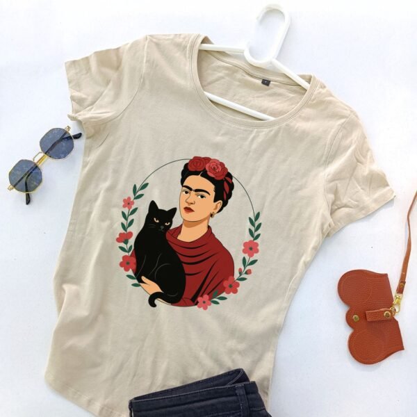 bež ženska majica čuvari umetnosti