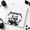 Presavijena bela muška majica Mjautalica sa rock mačkom i gitarom – originalna majica za ljubitelje mačaka