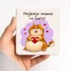 Žena drži magnet Najbolja mama na svetu – emotivan poklon za majku