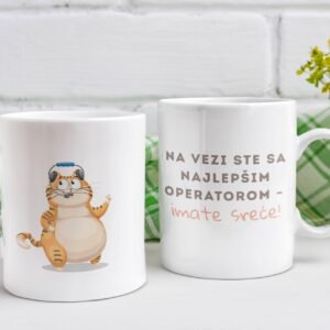 Dve Mačketina šolje – jedna sa natpisom „Na vezi ste sa najlepšim operatorom – imate sreće!“, druga sa crtanom mačkom sa slušalicama.