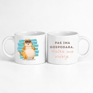 Mala Šolja Pas ima gospodara mačka ima osoblje – idealan poklon za mačkoljupce, prikazana sa obe strane na beloj pozadini – macketinashop