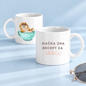 Šolja Mačka zna recept za sreću sa ilustracijom vesele mačke u šoljici i natpisom Mačka zna recept za sreću – macketinashop