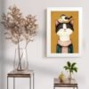 Mačka poster sa pticom na glavi u belom ramu – zidna dekoracija – Mačketinashop