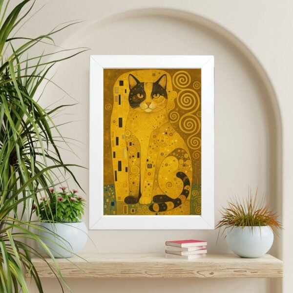 Zlatna mačka u ramu – dekorativna zidna umetnost sa mačkom