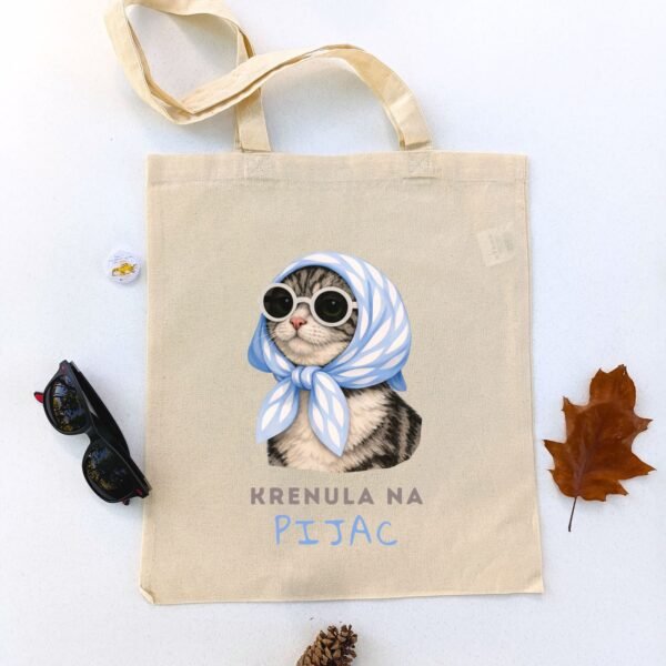 Ceger krenula na pijac – pamučni ceger sa mačkom i maramom na glavi, Mačketina dizajn ceger za pijacu i kupovinu