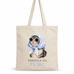 Pamučni ceger sa mačkom Krenula na Pijac, sa mačkom u plavoj marami, okruglim naočarima i šaljivim natpisom – macketinashop