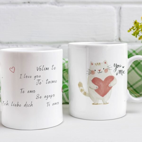 Šolja Volim te na svim jezicima romantična šolja sa mačkom Mačketina dizajn