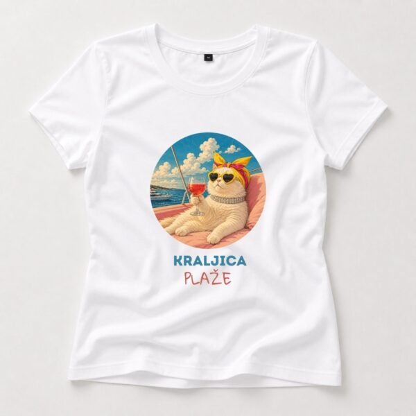 Ženska majica Kraljica Plaže sa ilustracijom mačke na jahti i letnjim motivom